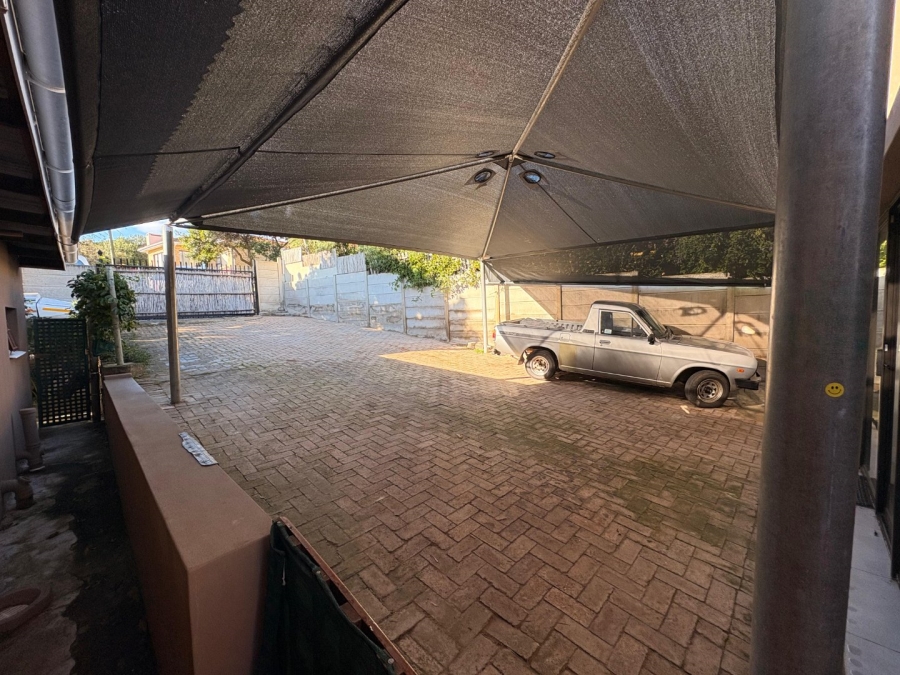 4 Bedroom Property for Sale in Fraaiuitsig Western Cape